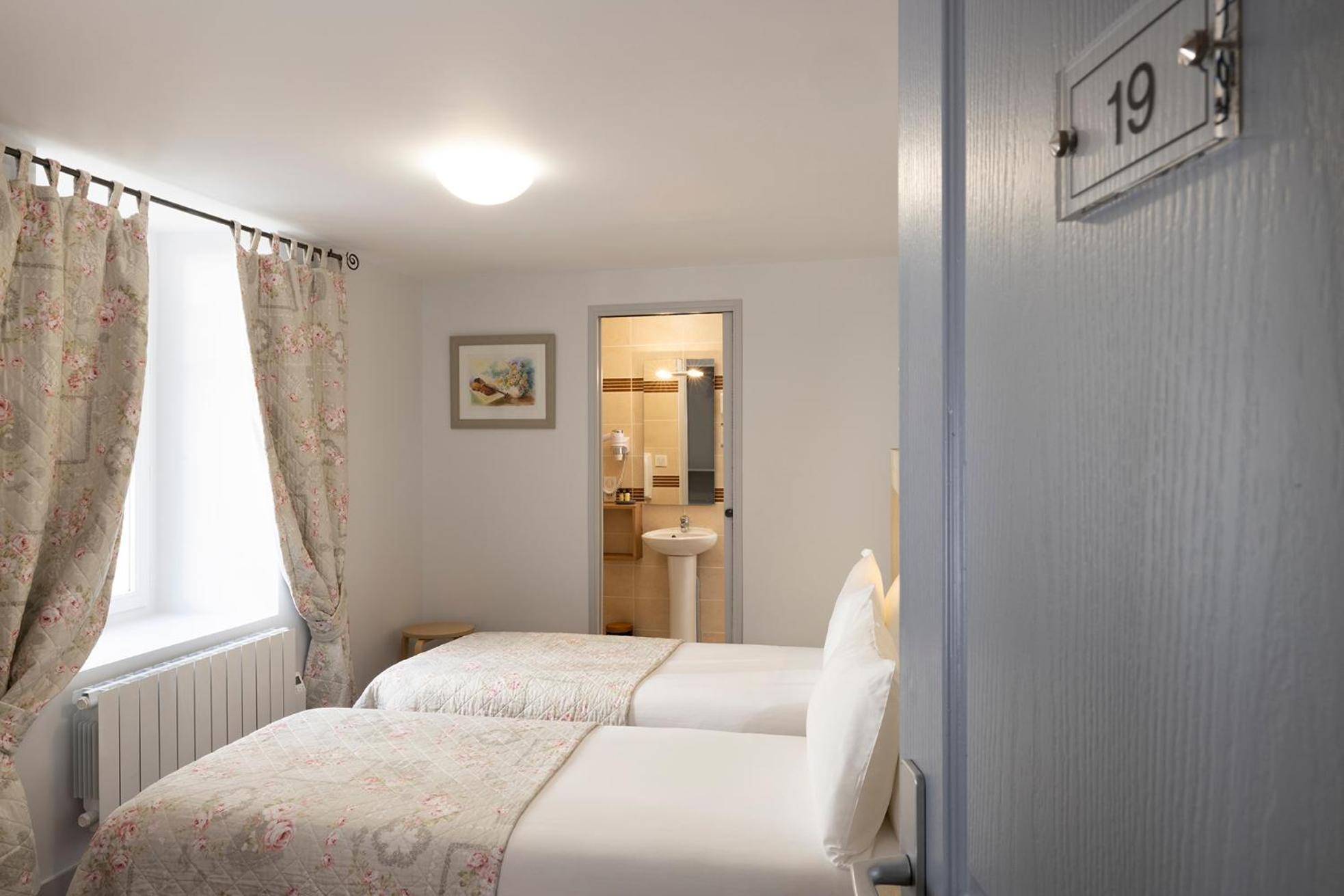Hotel De Lion Sur Mer Buitenkant foto