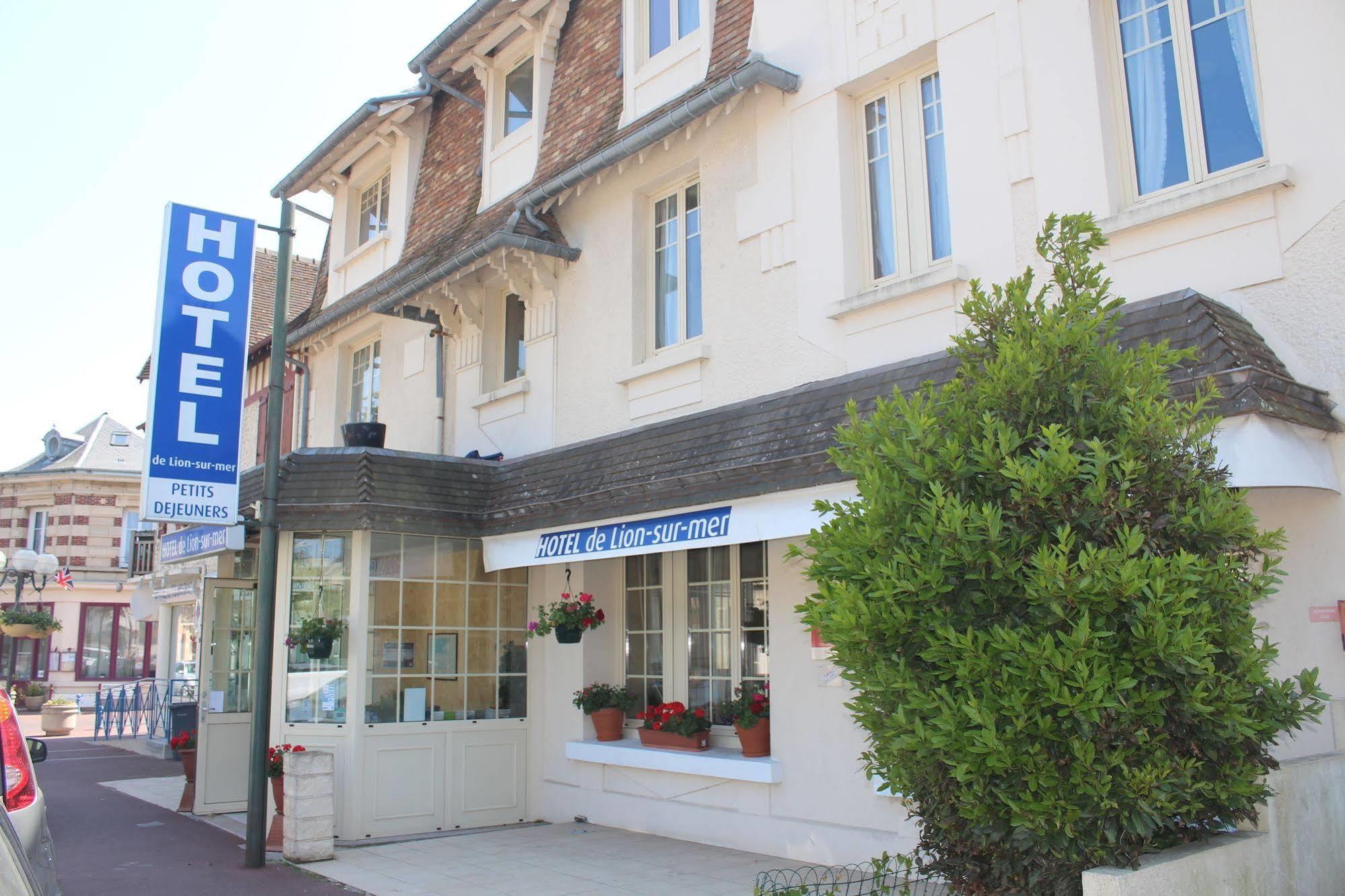 Hotel De Lion Sur Mer Buitenkant foto